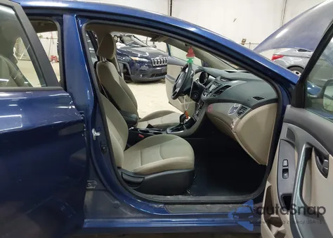 2015 Hyundai Elantra Se z USA, uszkodzony, nr VIN 5NPDH4AE7FH592617